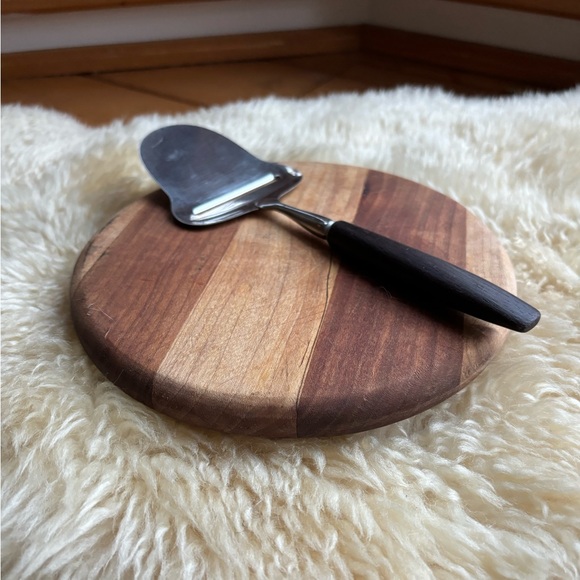 Vintage Cheeseboard and Slicer - Picture 6 of 8